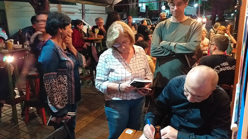 Livro de contos publicado pela Editora Sinete, 2023.