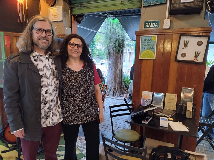 Livro de contos publicado pela Editora Sinete, 2023.