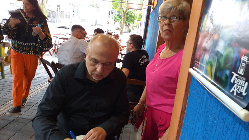 Livro de contos publicado pela Editora Sinete, 2023.